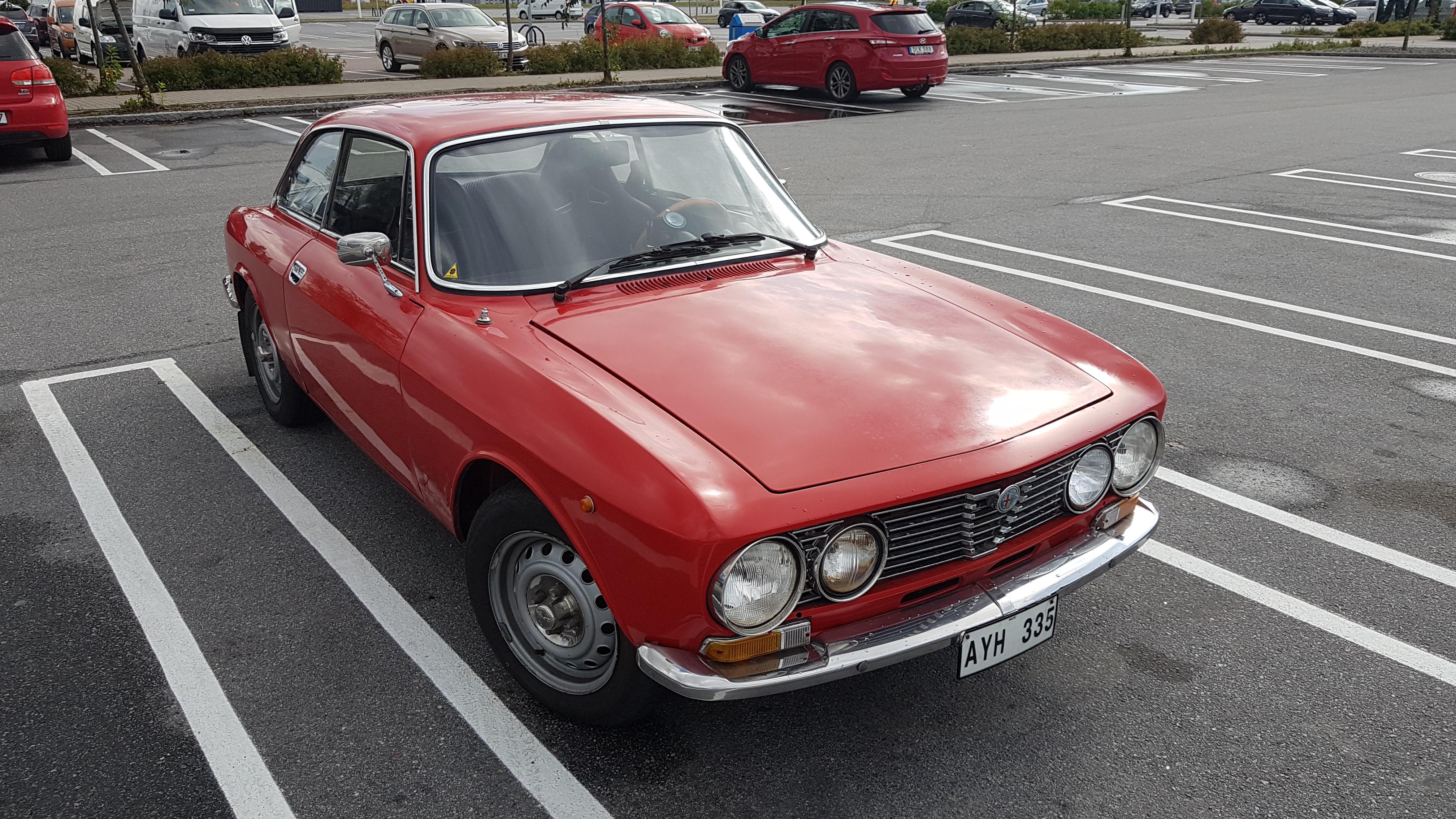 Bertonen på Biltemaparkeringen i Järfälla